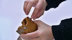 New PEX Pipe Stapler with 2640 Pcs Foamboard Staples, 1-1/2" Staples Designed for 1" and 2" Foamboard, Stand Up PEX Staple Gun for No-Bend Operation and Effortless Installation