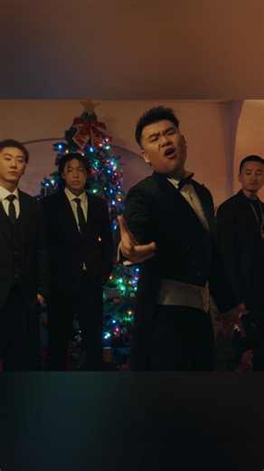 丁震 on Instagram: "@88rising / KnowKnow - “DISAPPOINTED” MV OUT NOW EVERYWHERE 🍷 感谢兄弟们的友情客串 @masiwei1993 @psy.p1026 @melo0729 🎁 HEAD IN THE CLOUDS 2025 LOS ANGELES MAY 31 & JUNE 1 我们洛杉矶见 @higherbrothers WE ARE BACK 🚨🚨🚨 #mrenjoydamelody"