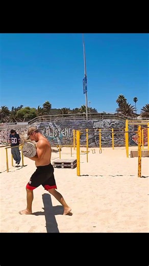 Running with log! 🦵🏝💪 #workout #motivation #everydayfitness #discipline #calisthenics #running #fit