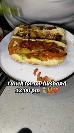 What’s your favorite hotdogs toppings! #lunch #lunchbreak #lunchformyhusband #food #digitalcreator #fypageシ | Lorena Hidalgo Oliva