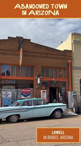 Have you visited this abandoned town in AZ? Just 3.5 hours south of Phoenix, Lowell is full of history and is SO much fun to explore! There’s abandoned vintage cars, retro signs, and lots of cool photo ops 📸 Lowell was once a booming mining town dating all the way back in the late 1890’s ⛏️👷 When a new mine was being built in the ‘50s, workers were forced to evacuate their homes and businesses, turning Lowell into a ghost town! Now all that’s left is Erie street, which is lined by tons of vint