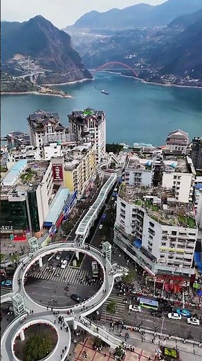 The 905-Meter Escalator That Climbs an Entire Mountain 😲