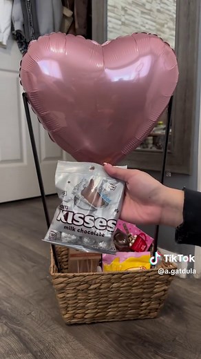 Unique Valentine Gift Idea: Hot Air Balloon Gift Basket