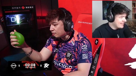 Sliggy看alecks在暂停期间每时每刻都用力捏着TE顾教送的嗨宝 | 241201