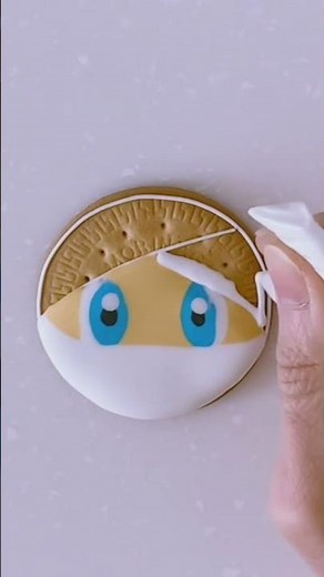 マリービスケットにロールパンナをアイシングするよ♪ #アイシングクッキー #クッキー #アンパンマン#ロールパンナ#お菓子#cookies #cooking #shorts #マリービスケット