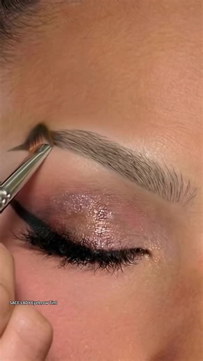 Achieve Perfect Brows with Long-Lasting Brow Tinting