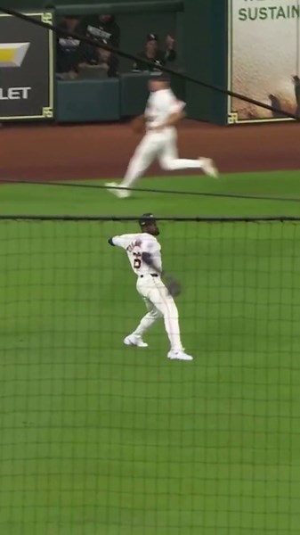 Sam Antonacci sends one the other way and plates another 2 runs for the White Sox 💪