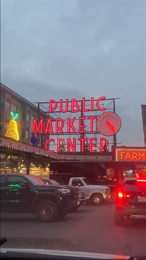 Downtown Seattle #spaceneedle #reelitfeelit #seattlewa #happyholidays2023 #Washington #ExploreSeattle #pnwonderland #rainycity #seattle #downtown #downtownseattle #seattleskyline #pikeplacemarket #christmaslights #pnw #visitseattle | Seattle Travel Insider