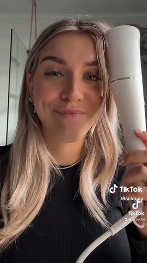 How to use an automatic hair curler 🤔. Lisa wil show you how easy it is using the Silk’n AutoTwist! #silkn #silkneu #automaticcurler #autotwist #curlyhair