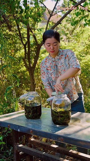 Mugwort juice Make it yourself! Peppermint oil Distill it yourself! Cold-processed soap Make it yourself! This summer, hold pure natural coolness in your hands! | Maya Life Vlog