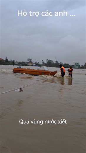Dân kêu cứu bên trong nhưng vượt qua được chỗ này thì mới tiếp cận và ứng cứu được. Làm việc thiện phải có đủ 3 thứ : Tâm - Trí - Dũng | Trung Đào