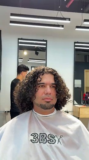 Corte de Cabello Largo Ondulado para Hombres - Estilo Masculino