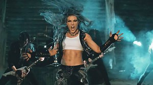 Arch Enemy: Das Soloalbum von Alissa White-Gluz ist fertig