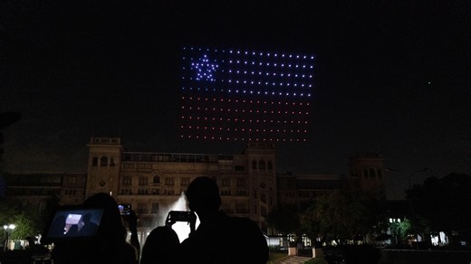 El ataque de pánico de una vecina de Barcelona al confundir un espectáculo de drones con una invasión