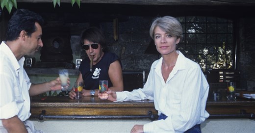 Diaporama : Jacques Dutronc heureux dans sa très belle maison de Monticello en Corse, un cadeau colossal de Françoise Hardy
