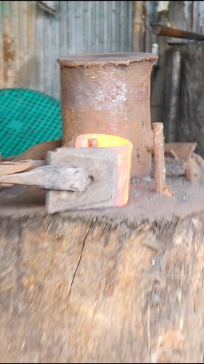 Unfolding spring leaf bushing front eye to make a knife #diyknives #forgingknife #meta #metalworks #metal #blacksmith | METAL WORKS