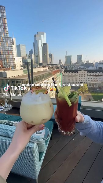 long summer evenings here >>> 📍Aviary rooftop, London 🌞 #londonrooftopbars #londonbar #londonrooftop 🍸