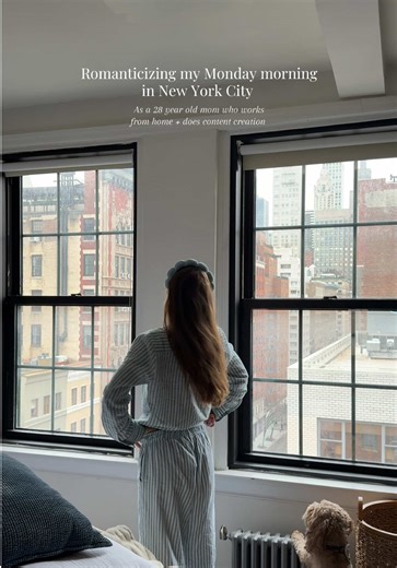 Well posting this at 5 pm which means we got through the dreaded Monday after the holidays!! Hope everyone survived today 💛 #morningroutine #morningvlog #nycmorning #newyorkcity #aestheticmorning