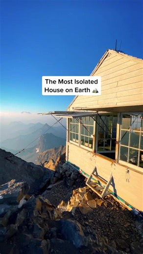 At 7000ft, sits the most remote cabin in Washington state. Would you stay here? #washington #mountains #pnw #cabin #fyp