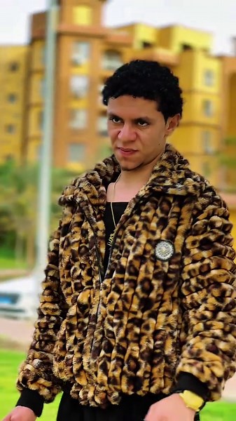 جتلكم بى فكرة جديدة(اجمد شاب فى الجامعة)😎✨اتفرجو للاخر ومتنسوش تعملو لايك ونسخ الرابط مرتين عشان انزل الجزء الثانى..🔥