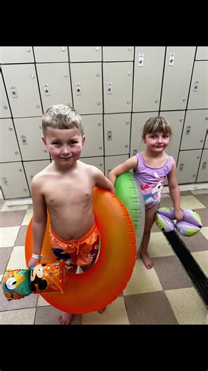 Day 2 at Butlins! 😍🎢🎠🎡💜💙#familytime #butlins #skegness #holiday #fun #2025 #showtime #adventure #exciting #makingmemories #brothersister #swimming #arcades #redcoats #singing #dancing