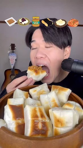 @emojimuks on Instagram‎: "بیا تو پیجم تا کلی موکبانگ اموجی ببینی 🌝🌼 - 🍋 @emojimuks 🍋 حتما برای پست و ریلز های بیشتر فالو کنید 🐣 💛 @emojimuks 💛 - #emojimuks ✨ #mukbang#desserts#dessertlover #dessertmukbang#ng#dessertang#dessertasmr#snack#emojiasmr#emojimukbang#emojichallenge#food#fruit #mukbangshow#foodchallenge#asmrfood #موکبانگ_اموجی#موکبانگ#اسمر#اسمرفود #دسر#اموجی#غذا#خوراکی#تست_خوراکی#میوه"‎