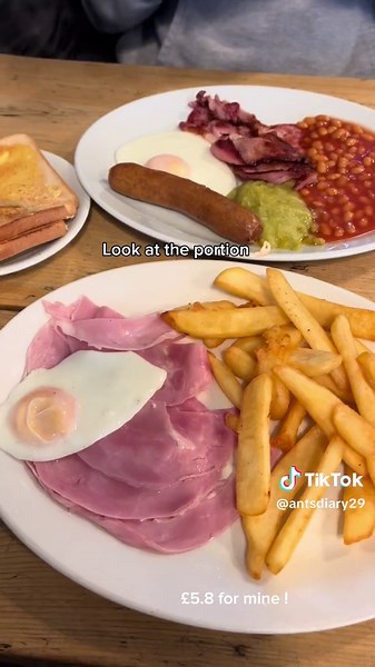 Affordable Traditional English Breakfast at Green Cafe in London