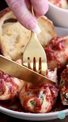 26K views · 519 reactions | Vegan Stuffed Shells filled with a homemade herbed high protein spinach tofu ricotta stuffing make for a crowd-pleasing comfort food dinner that is also totally kid-approved.☺️ #vegandinner #vegandinnerideas #vegandinnerrecipes #veganitalian #veganitalianfood | Vegan Richa | Facebook