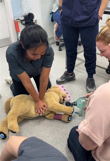 🚑🐾 Team Training Day! 18 members of our team recently took part in continuing professional development (CPD) in CPR with the fabulous vet med CPR Coach. Every department got involved - vets, nurses, veterinary care assistants, students and our client care team, because lifesaving skills matter at every level. Together, we went through - ✔️ Basic Life Support - chest compressions and ventilation ✔️ Advanced Life Support - ECG, EtCO₂ monitoring, and emergency drugs ✔️ Real-life group simulations