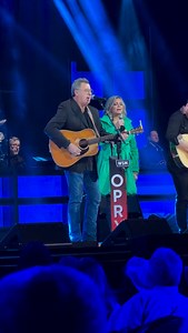 @vincegillofficial teamed up with @sonya.isaacs.yeary of @theisaacsmusicofficial to sing his 1989 hit, “When I Call Your Name,” during the Grand Ole Opry’s 100th Anniversary Celebration. #VinceGill #TheIsaacs #CountryMusic #Opry100 #Country #CountryConcert #WhenICallYourName | Music Mayhem