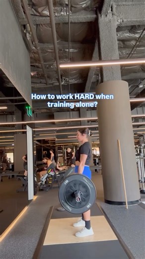 Aysha Ozden | PERFORMANCE COACH on Instagram: "If you’re willing to embrace discomfort, you open the door to self-growth. It means you’re brave enough to test your limits, even when it’s hard mentally/physically. The strongest people are the ones who listen, reflect and try again. They aren’t the ones who refuse to change, but the ones who choose to. - - - - - - - #selfdisciplined #selfgrowth #growthmindset #running #performance #strengthtraining #strengthcoach #personaltrainer #fitness #trainin