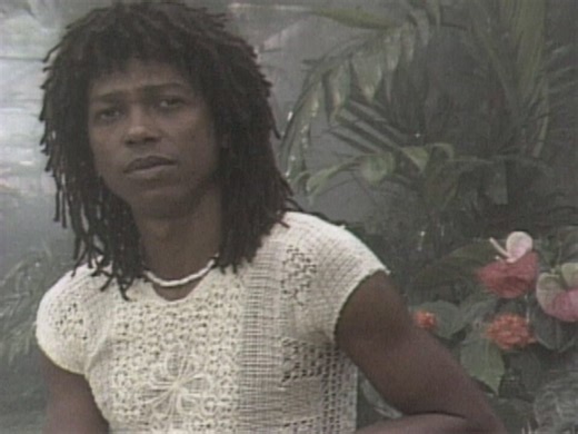 Djavan lança sucesso 'Pétala'