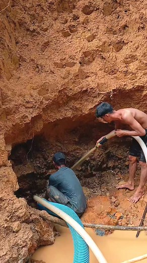138K views · 915 reactions | The best found..!!! An ancient discovery... finding a gold mine in a riverbank using a simple dredging machine. #thebest #founder #ancient #discovery #find #FindingGold #mining #river #using #simple #dredging #machine #monday #diy #trend #fb | Nopelindo Karnopa Railis | Facebook