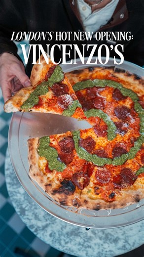 It’s finally here. Vincenzo’s New York style pizza has landed in Shoreditch. 🍕 Former school teacher Tom Vincent built a pizza oven in his garden to start honing his craft. Educating himself by spending time with the pizza icons of America and eating his way around Naples. Today, Vincenzo’s is an ode to the earliest pizzas of New York & New Haven. Tom’s built an incredible reputation for his pizza in Bushey, and he’s now made his central London dream a reality. 📍 @original_vincenzos_pizza, 122