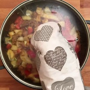Jöhet egy szuper rizseshús recept? 🤗 Méghozzá az egyik legjobb👉👉👉Bácskai! 💚 Kövessetek instagramon is👇👇👇www.instagram.com/GastroHobbi | GastroHobbi