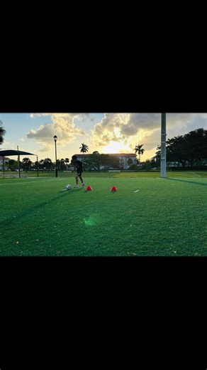 ⚽💙 Every moment on the field becomes a chance to learn something new. Kids growing, a coach guiding, and an environment where the love for soccer turns into confidence and character. 🌟 #soccer #SoccerUSA #fotball #florida