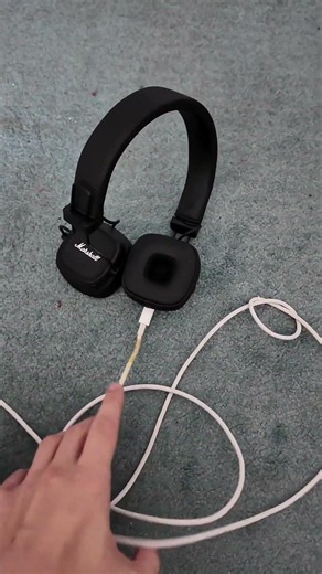 How To Fix Marshall Major V Not Charging (Quick Guide)