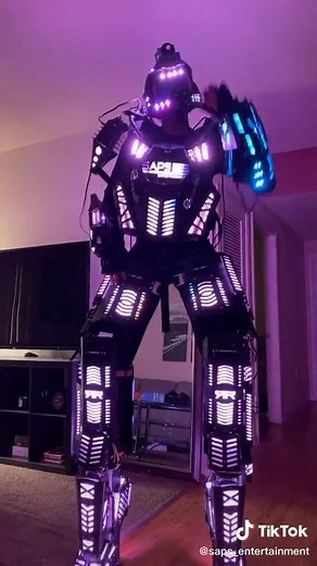 Futuristic Exoskeleton Suit Showcase and Design