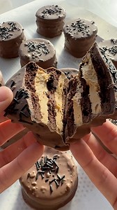 2.5M views · 28K reactions | MI VERSION DEL NUEVO ALFAJOR CHOCOTORTA...
