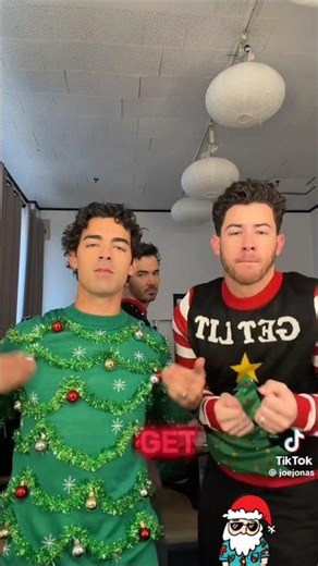 A Jonas Brothers Christmas Special 🤣