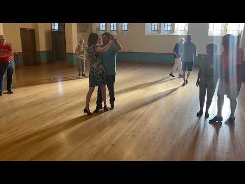 Round Dancing - Foxtrot - Reverse Turn to Hover Corte