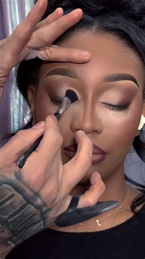 BENNI on Instagram: "“ THE PROCESS OF GLAM “ I love every STEP! - - NEW MATERIAL ON @bennis_online_training_ - Dm for all COURSE INFO ! #houstonmua #makeupaddict #makeuptutorial #makeupartist"