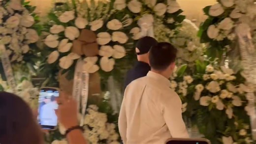 LOOK: Business tycoon Ramon Ang, Senator JV Ejercito, and Representative Toby Tiangco were among those who arrived late in the evening to visit the wake of former House speaker Jose De Venecia in Taguig. | via Lyza Aquino, ABS-CBN News | ABS-CBN News