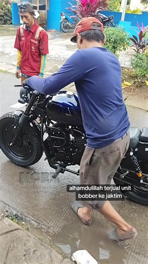 Review, unit terjual. dengan basic byson surat lengkap dan pajak hidup. makasih buat om teguh dari jakarta timur, sudah beli unit di @ncex_klasikmotor. semoga berkah selalu buat kita semua. amin..buat yg minat beli/pesan juga, langsung japri whatsapp ya. thx whatsaap : 082297004012 istagram : @ncex_klasikmotor lokasi Cikupa tangerang #jualmotorcustom #fypシ #bobber #bobberstyle #bysonmodifikasi