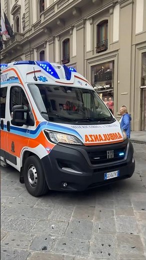 🚨 Ambulance responding in Florence 🇮🇹