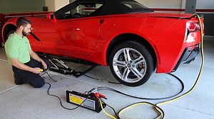 585K views · 5.3K shares | This portable jack lifts your car in seconds. | Insider Design | Facebook