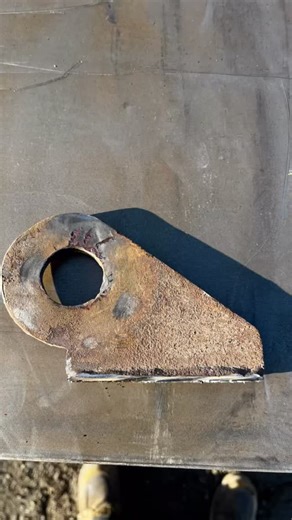 3.6K views · 17 reactions | Little roadside repair made easy with the @cn_seamless Mach 1! Using the point to point function we were able to quickly draw up the lockout ears that broke on this tag axle, cut them out and get this big rig back on the road! If you are located in the northwest and want to see one of these portable CNC torches in action hit us up for a demo! #bigrig #heavyhaul #kenworth #yellowiron #mobilewelding #flyfab67 | Fly Fab | Facebook