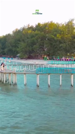 Senja di Pinggir Pantai Cemara Kembar: Pemandangan Romantis