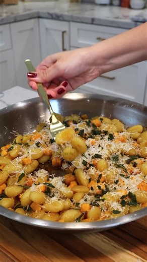 Erin O'Brien on Instagram: "Brown Butter Sage Gnocchi with Butternut Squash 🎄🧈🌿 The coziest dish to kick off holiday hosting season! #SamsungPartner When we renovated our fixer-upper back in 2019, we chose @samsung appliances - and now our kitchen is officially holiday-ready with the new Bespoke Fridge with AI Family Hub™ and the Bespoke Smart Gas Range. Sleek, smart, and ready for every cookie bake, Friendsgiving, and Christmas Eve dinner coming our way. A few festive-se
