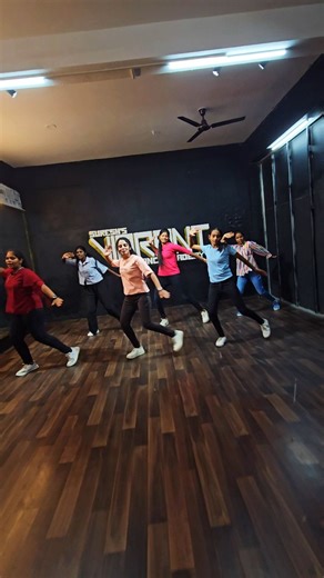 Suresh Rio on Instagram: "THALAPATHY KUTHU - #vijay #tamilfusion #thalapathy #thalapathyvijay #dance #trending #kuthudance #tamil #naadichathaanghamaata #kiliyaekiliyae🙈❤️"